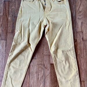 Levi’s Yellow crop jeans